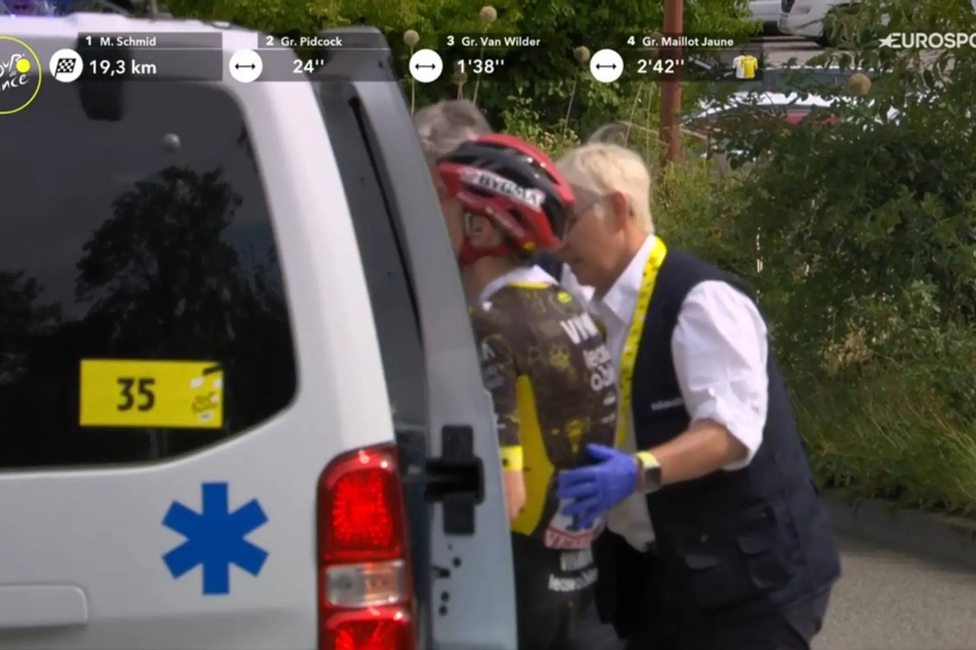 Visma | Lease a Bike riders and staff react to Vingegaard's Tour de France crash: 'Everything was going to plan'