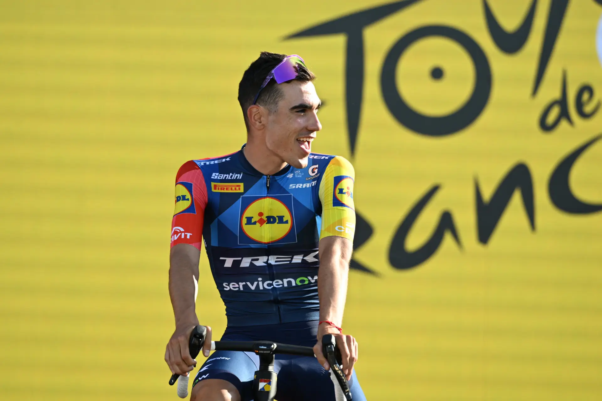 Ayuso briefly ill, Pedersen still experiencing wrist pain: A timely Tour de France update from Lidl-Trek