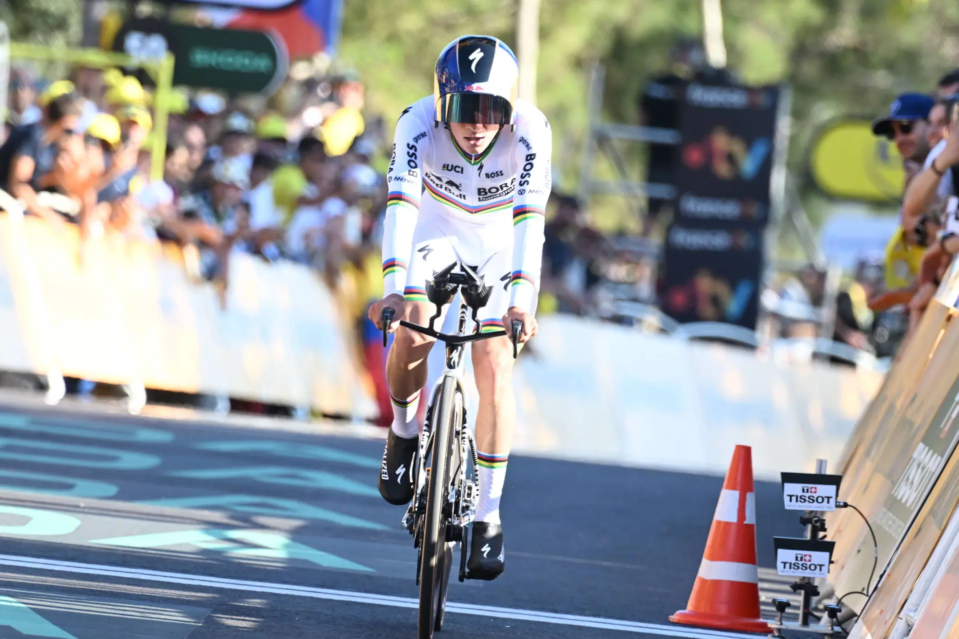 'Remco 1 - Lipo 0';  Evenepoel vs Lipowitz gathers pace at the Tour de France: 'Nothing to complain about'