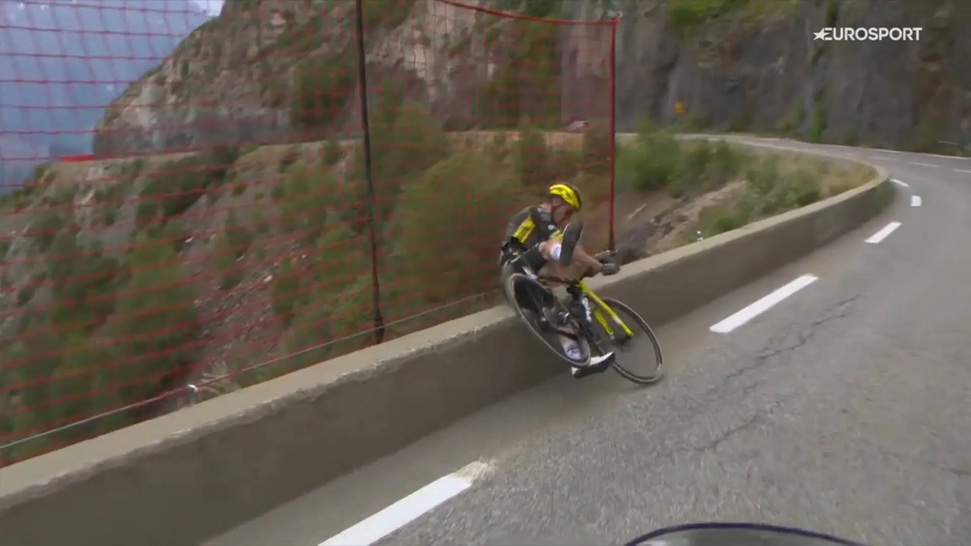 🎥 Sepp Kuss crashes twice on the same descent in the Tour de France—and has a guardian angel watching over him