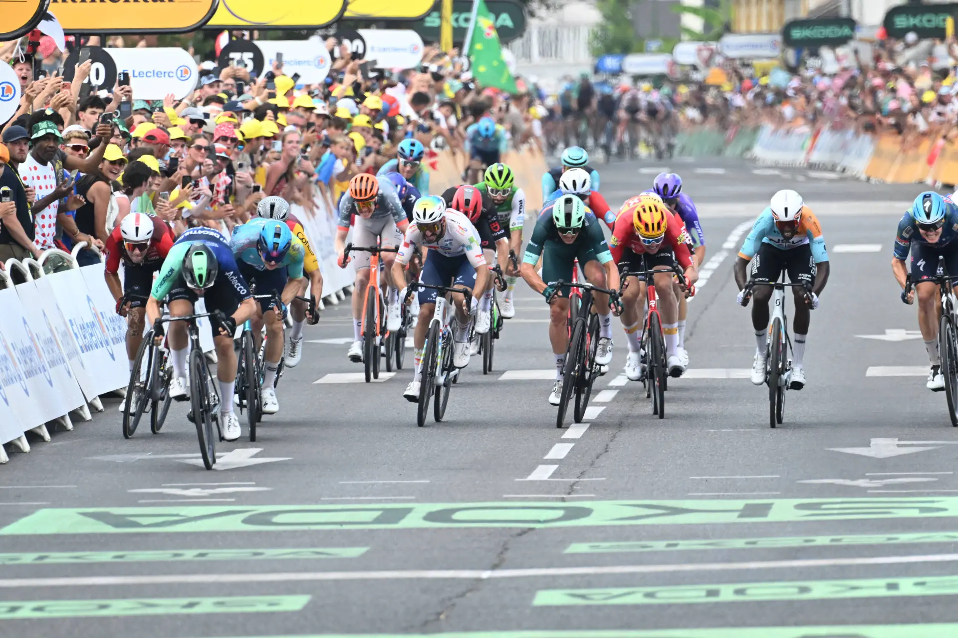 LIVE Stage 7 of the 2026 Tour de France | Who will win the Bordeaux sprint?
