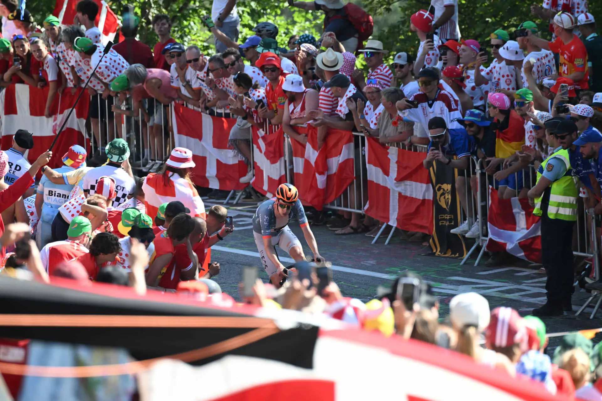 Tour de France organisers issue remarkable response to Alpe d'Huez criticism: 'Car has sensors everywhere'