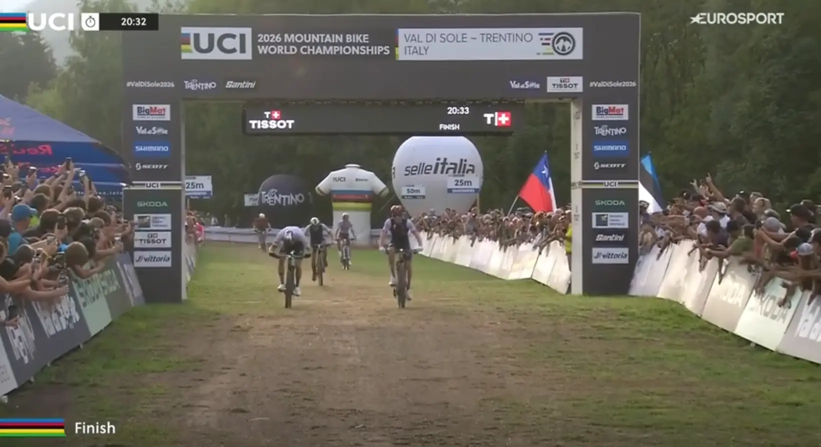 Both British XCC hopefuls pipped on the line in thrilling finishes to opening Elite Mountain Bike World Championships