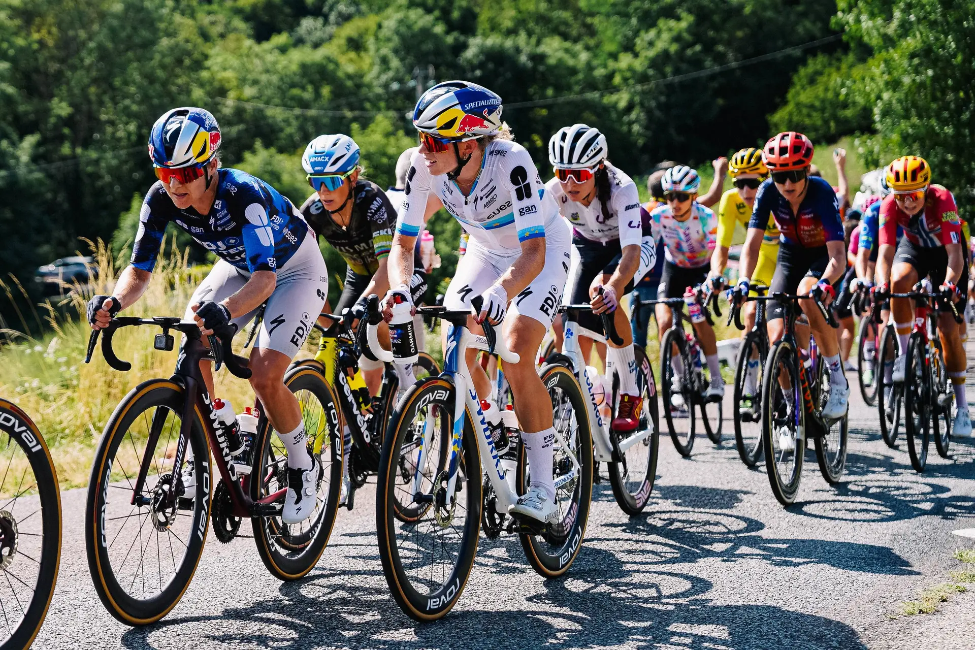 Visma used Femke de Vries to put Demi Vollering under pressure: ‘We wanted her to panic’