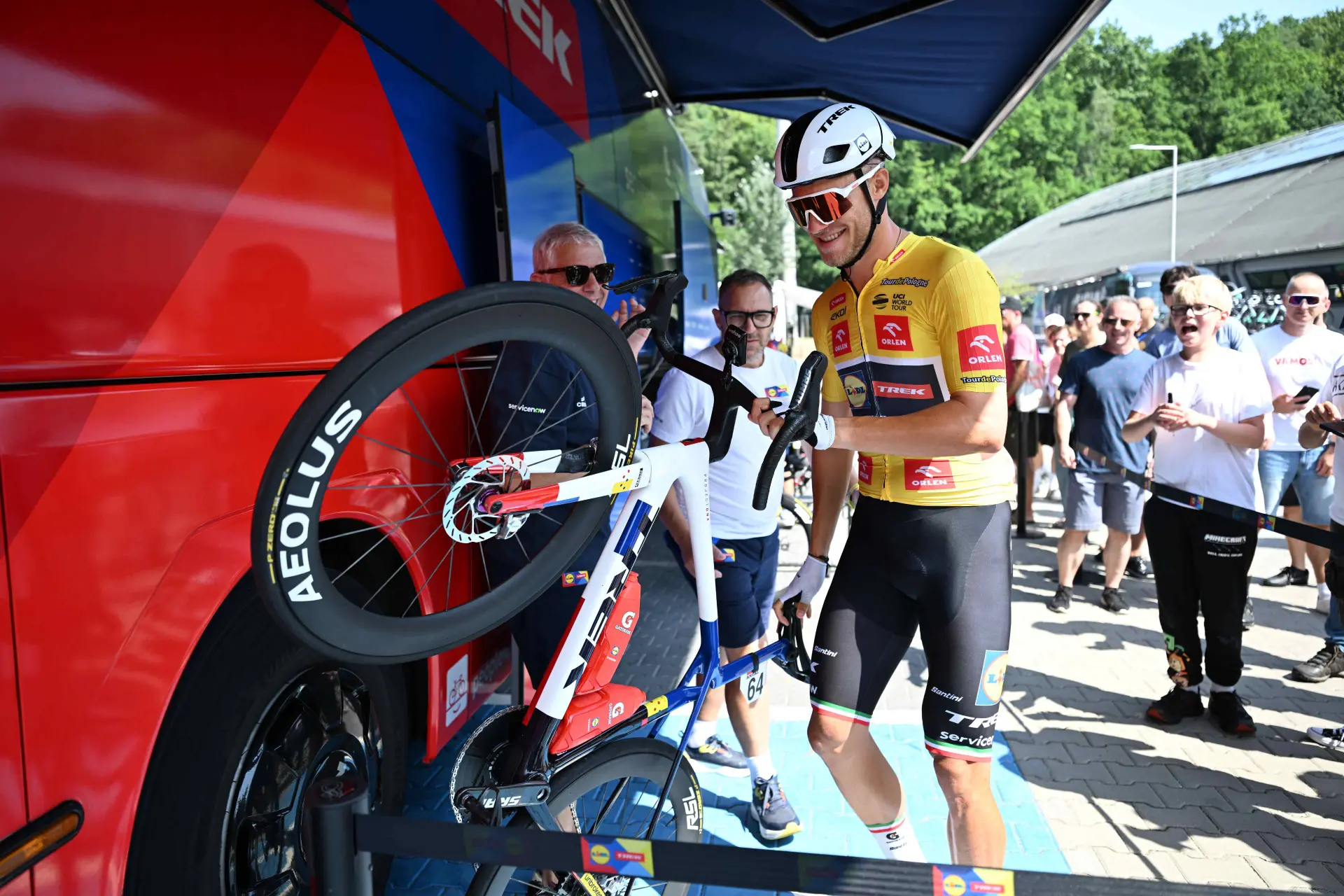 Jonathan Milan completes Tour of Poland hat-trick with another dominant sprint win
