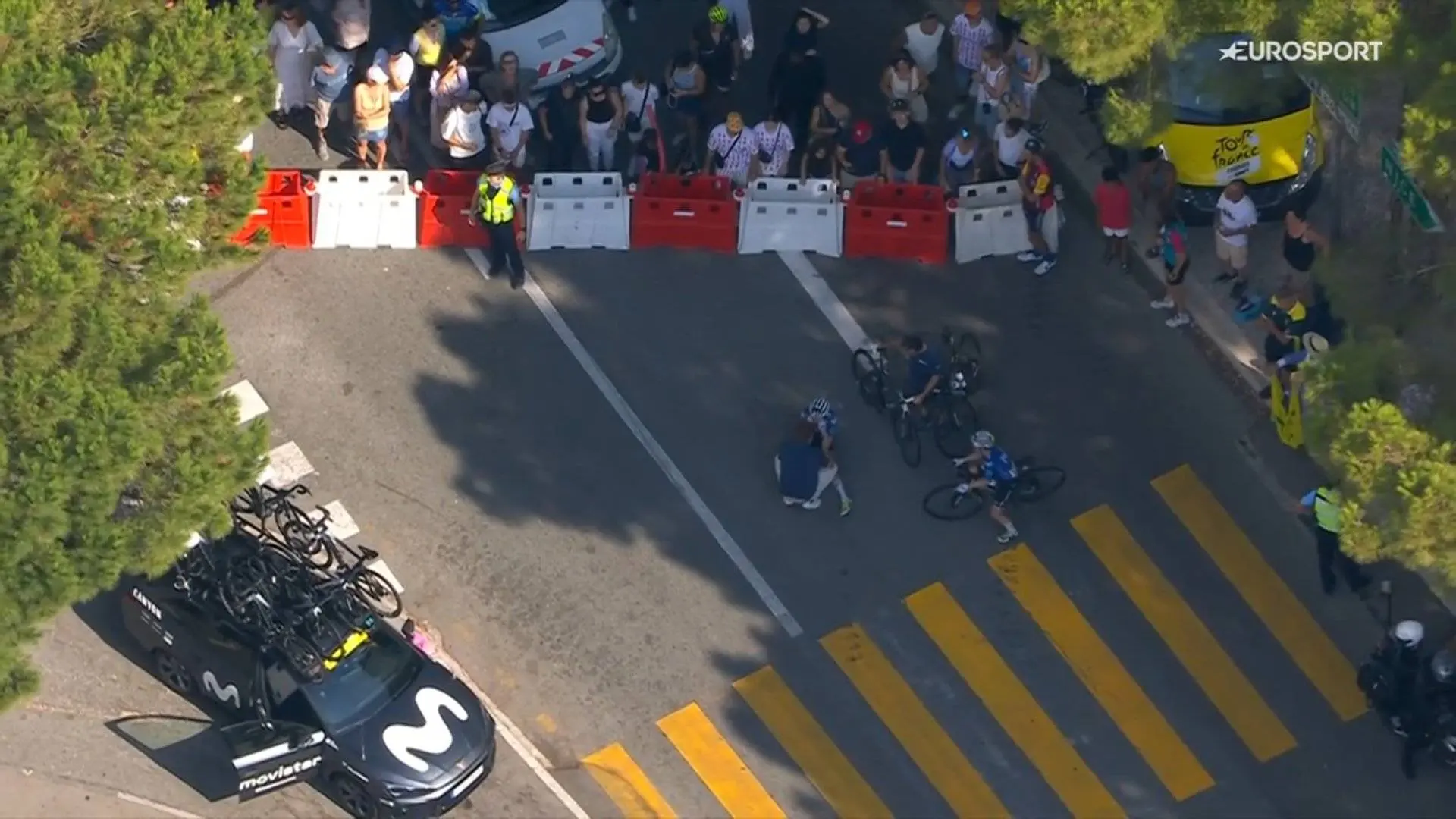 Third-placed Marlen Reusser (Movistar) crashes heavily in final Tour de France Femmes stage