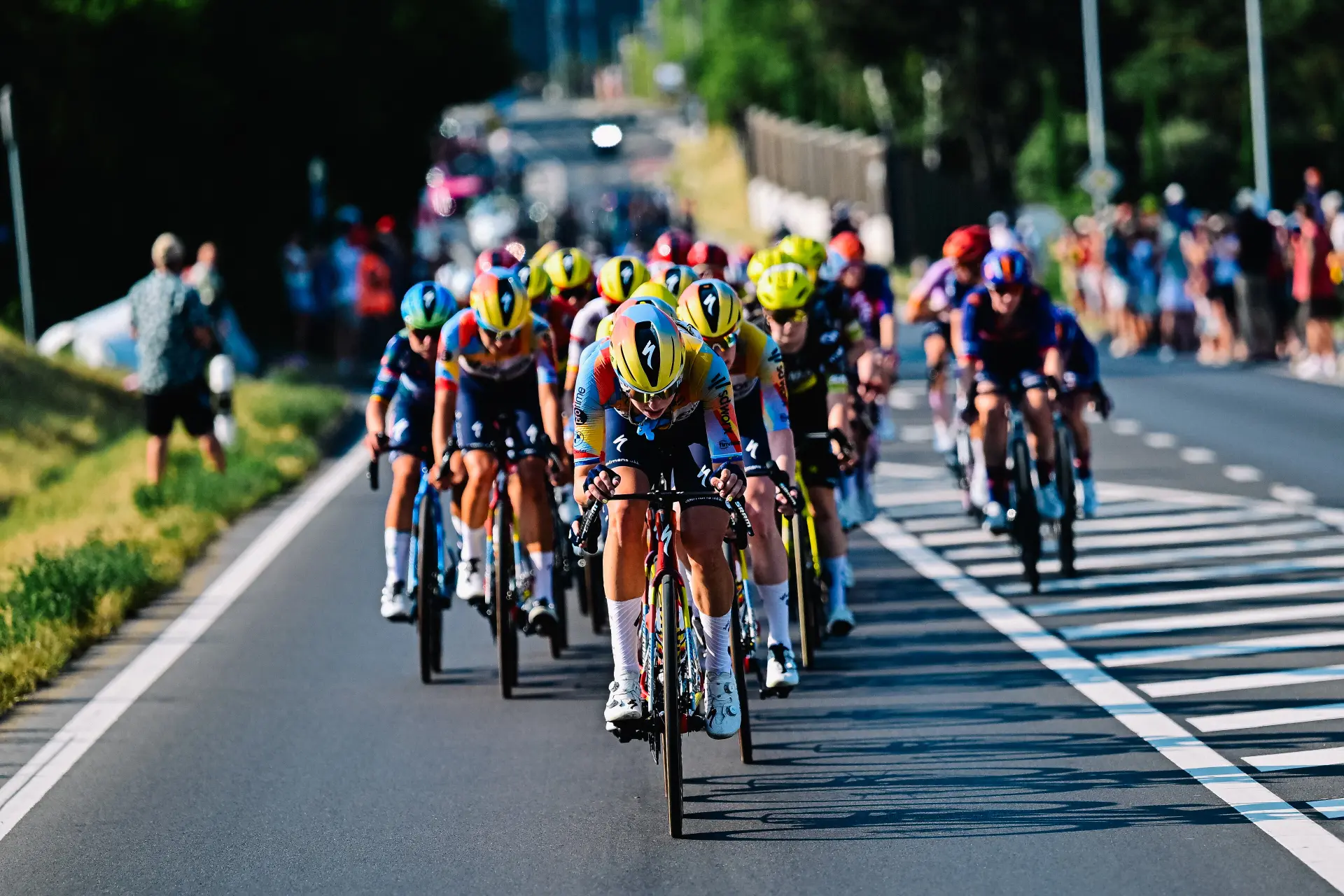 Danny Stam explains Van der Breggen’s turns on the front in Tour de France Femmes, Jip van den Bos is not surprised