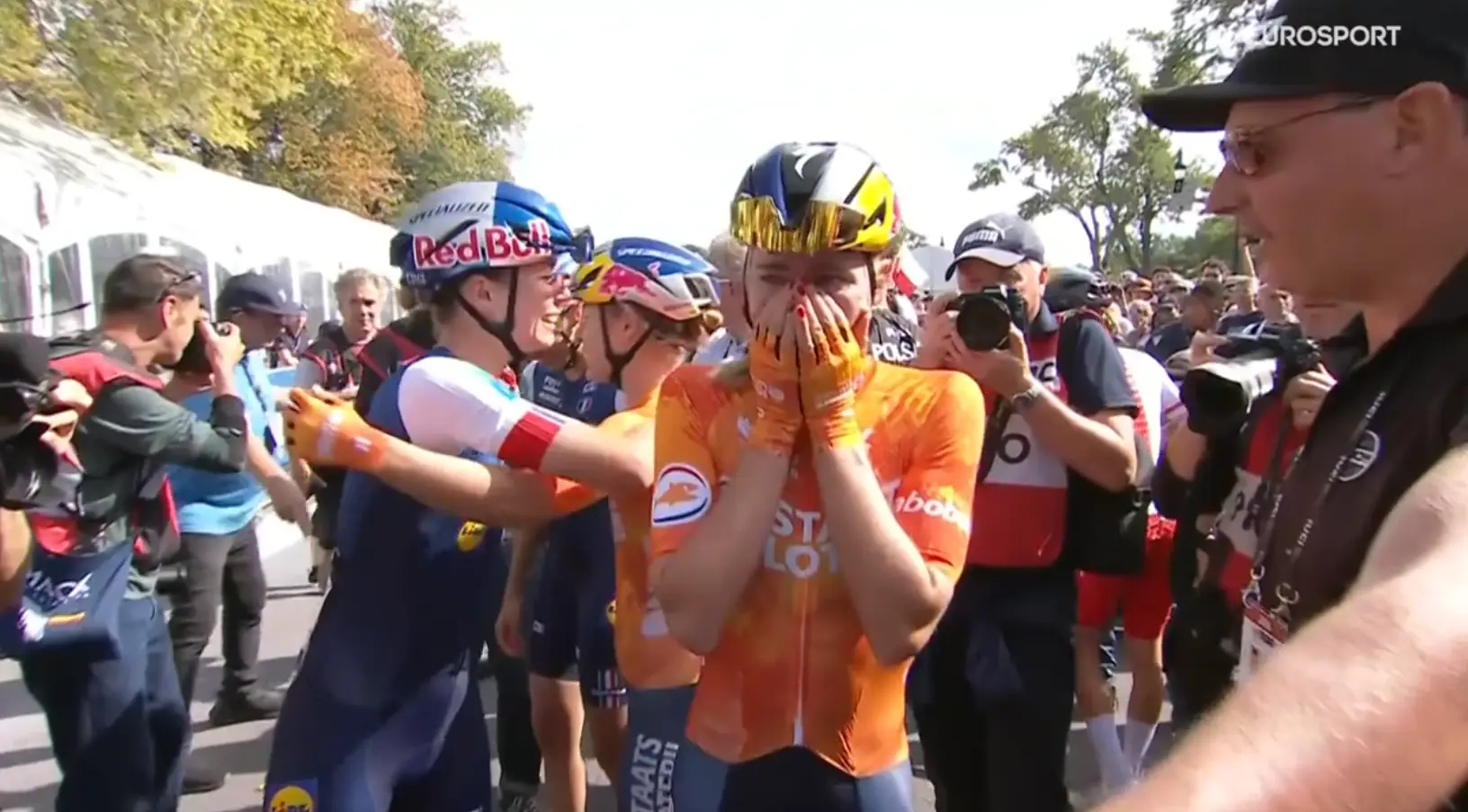 'I thought: No, now it's mine'; Vollering forced to go on the attack and the counterattack in a thrilling race
