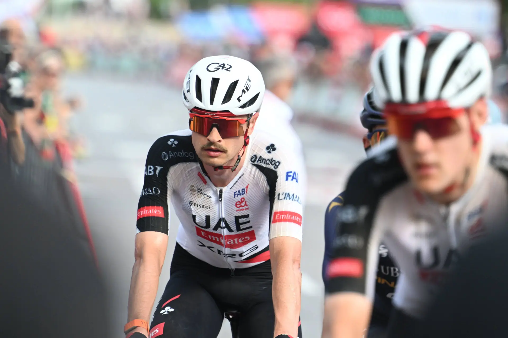 Aussie Jay Vine forced to abandon the Vuelta as UAE continues to struggle after losing Pogačar