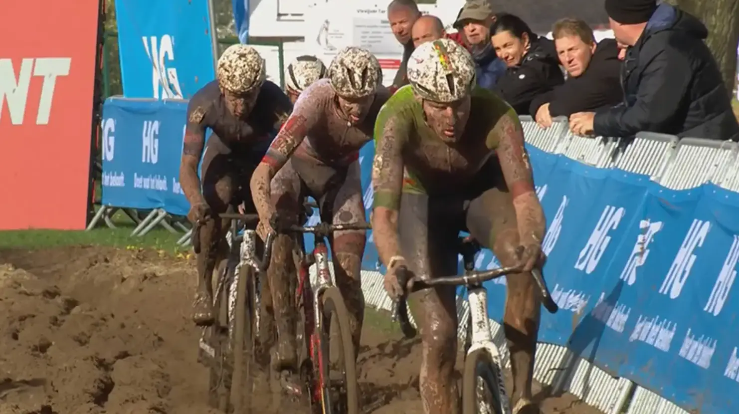 18-year-old talent makes a name for himself in the Meulebeke cyclocross race, where Vanthourenhout wins