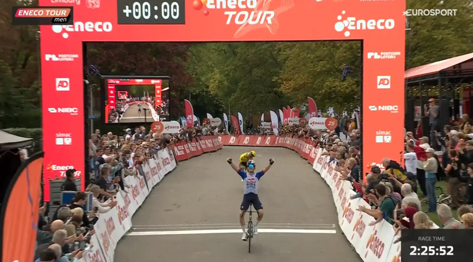 Van Dijke wins, but Visma celebrates hardest after overcoming leader Söderqvist at the Eneco Tour