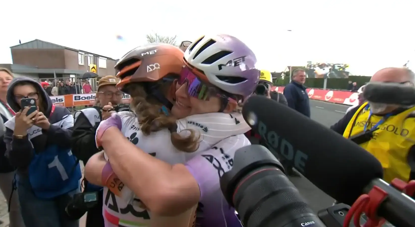 Karlijn Swinkels denied breakaway glory at Tre Valli Varesine, but her teammate made up for it