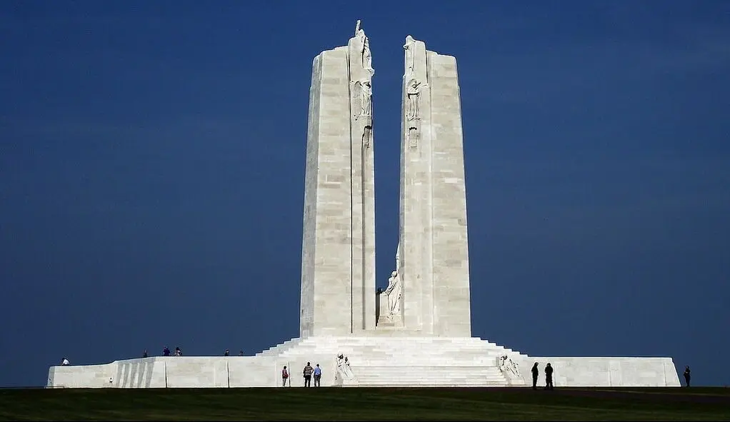 Twee Belgen bouwen oorlogsmonument na met LEGO