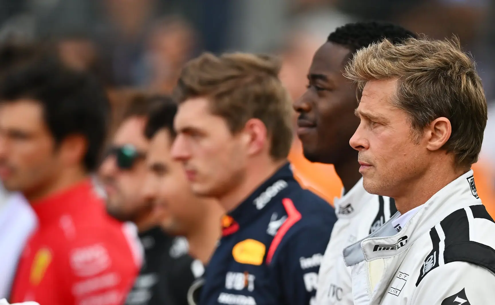 Eerste beelden van Brad Pitt als F1-coureur gedeeld
