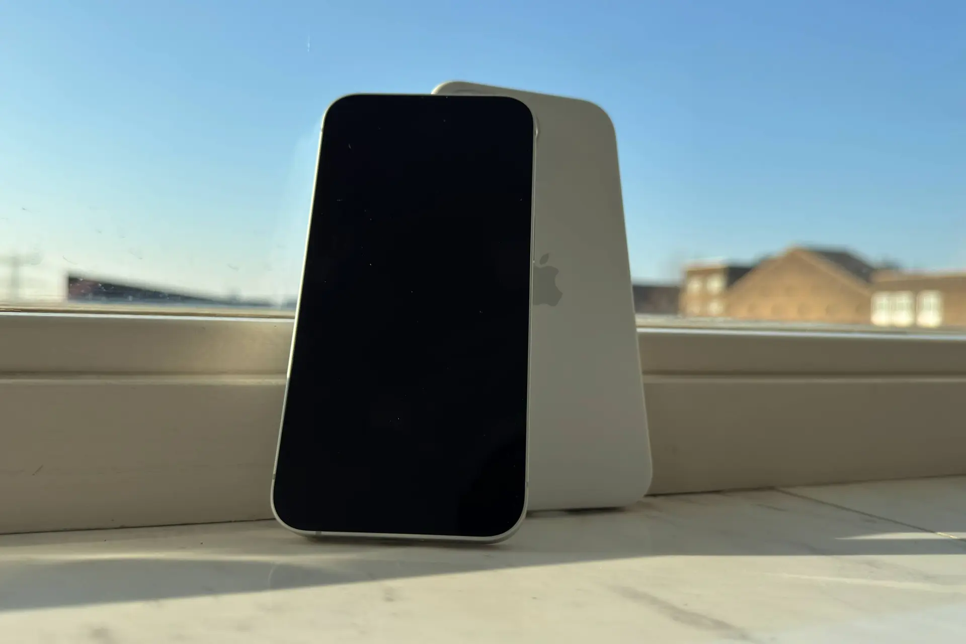 iphone 16e review