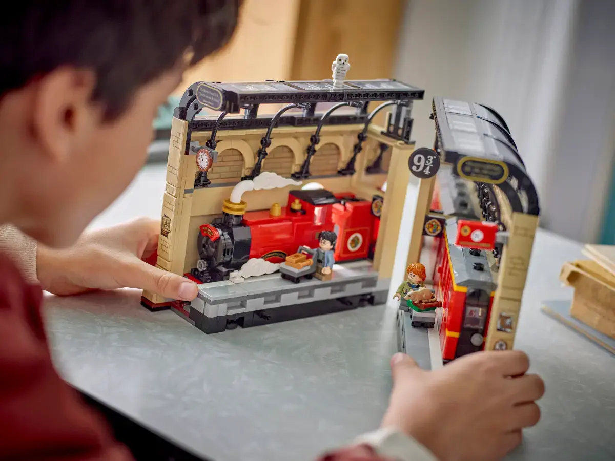 Deze toffe LEGO Boekensteunen kun je al in je kast zetten (+ een die onderweg zou zijn)
