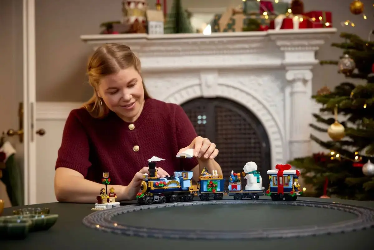 LEGO kondigt winterse treinset aan met een heel bijzonder steentje