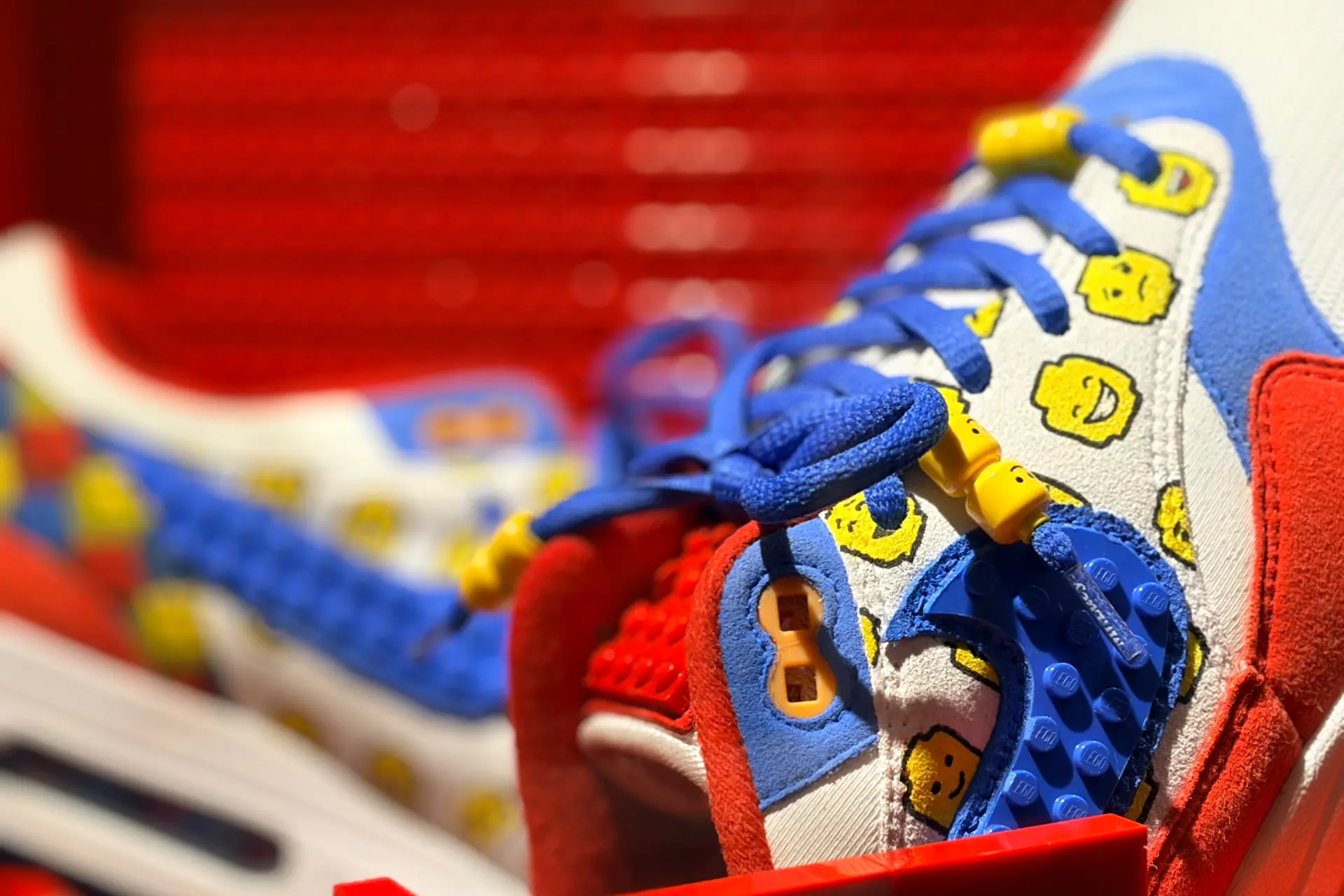 Deze samenwerking ziet er heel anders uit dan je van LEGO gewend bent