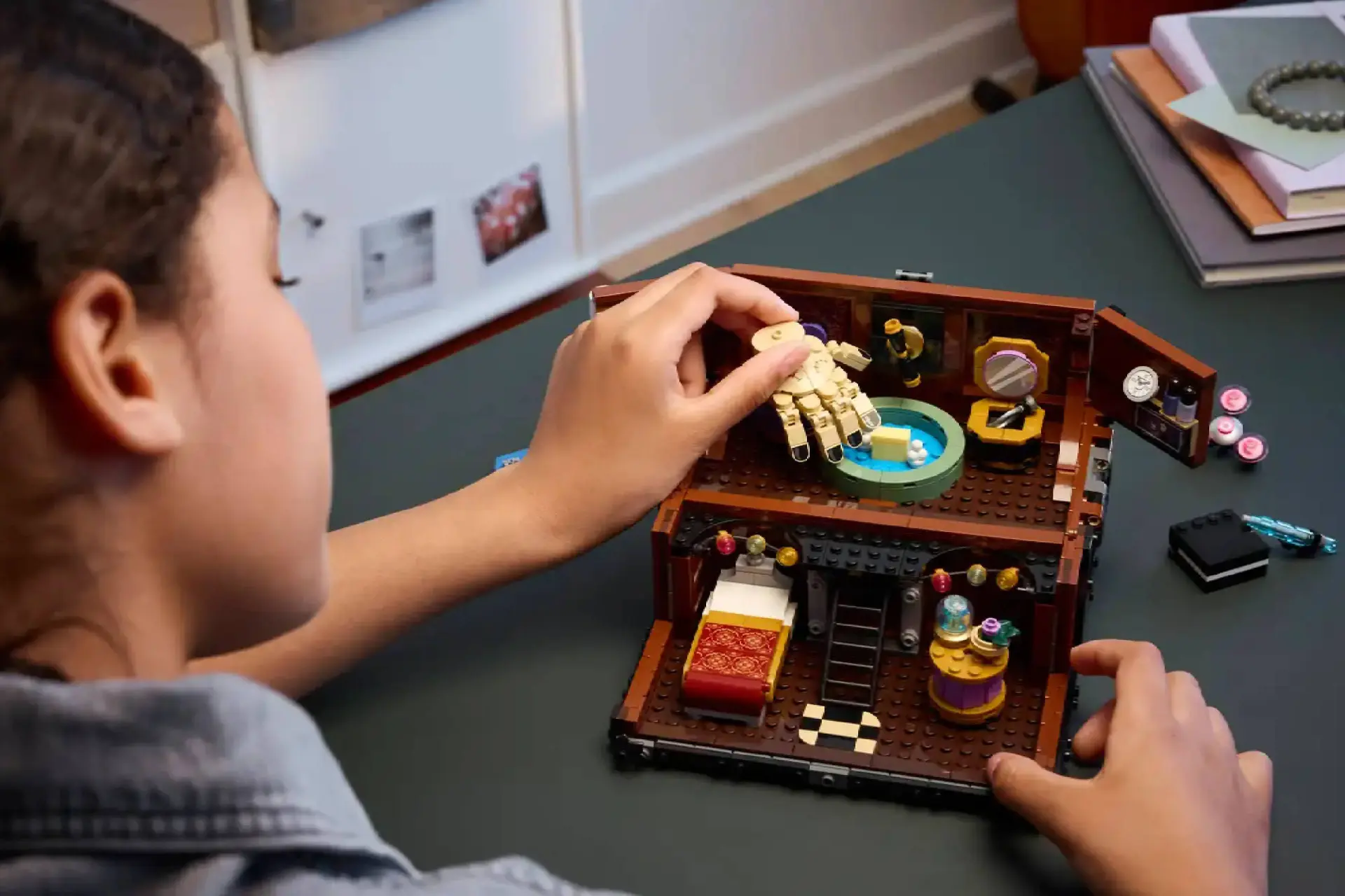 Hier scoor je de gloednieuwe LEGO Wednesday set nu het goedkoopst