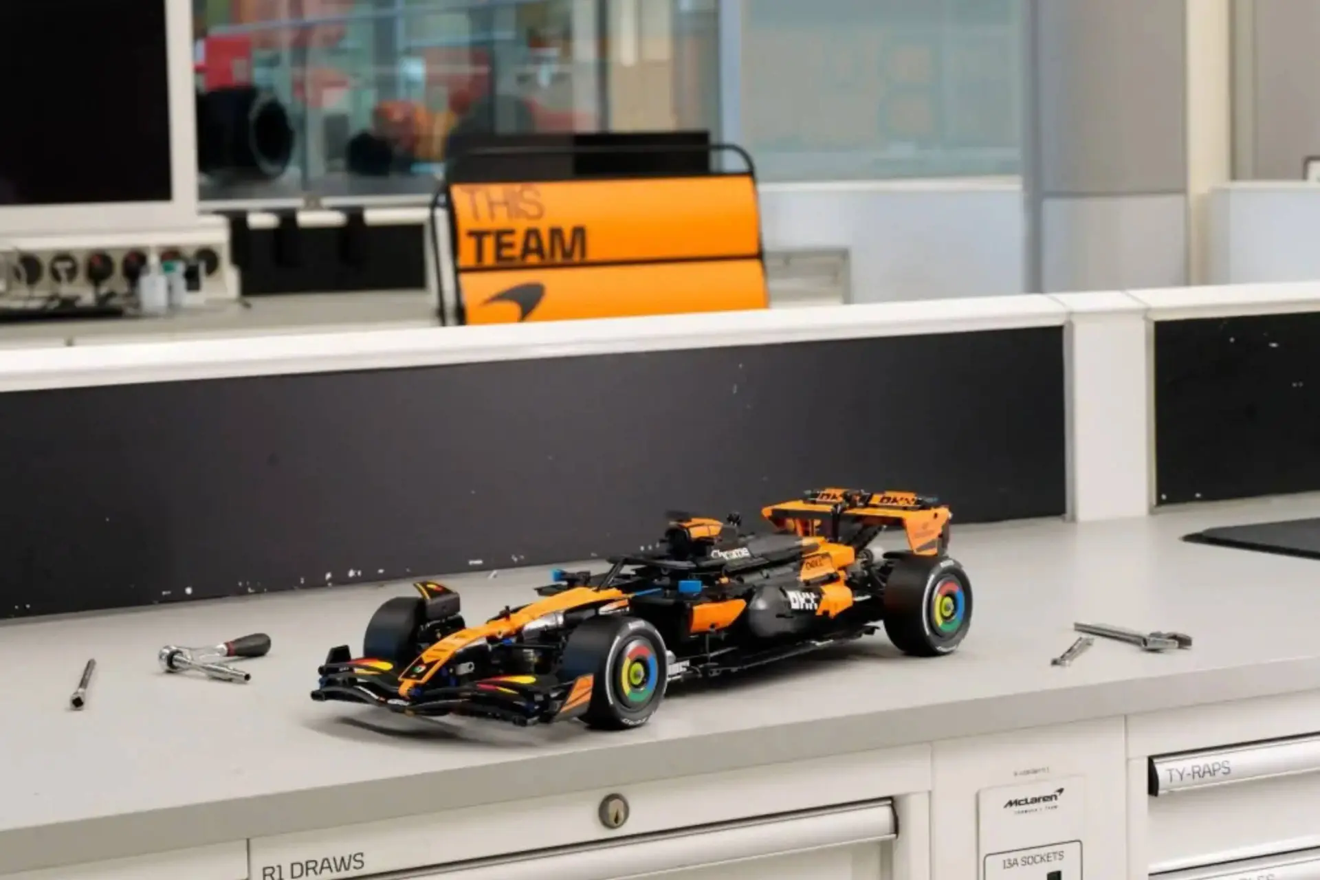 LEGO Technic McLaren 42228 ML38 (2)