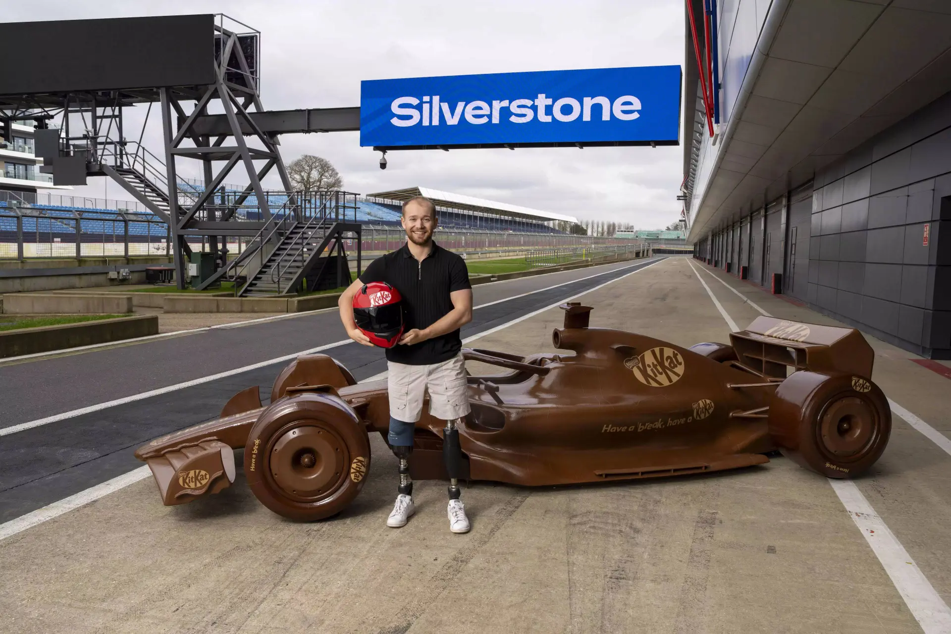 Kitkat doet een 'LEGO-tje': Check deze F1 bolide - om op te vreten