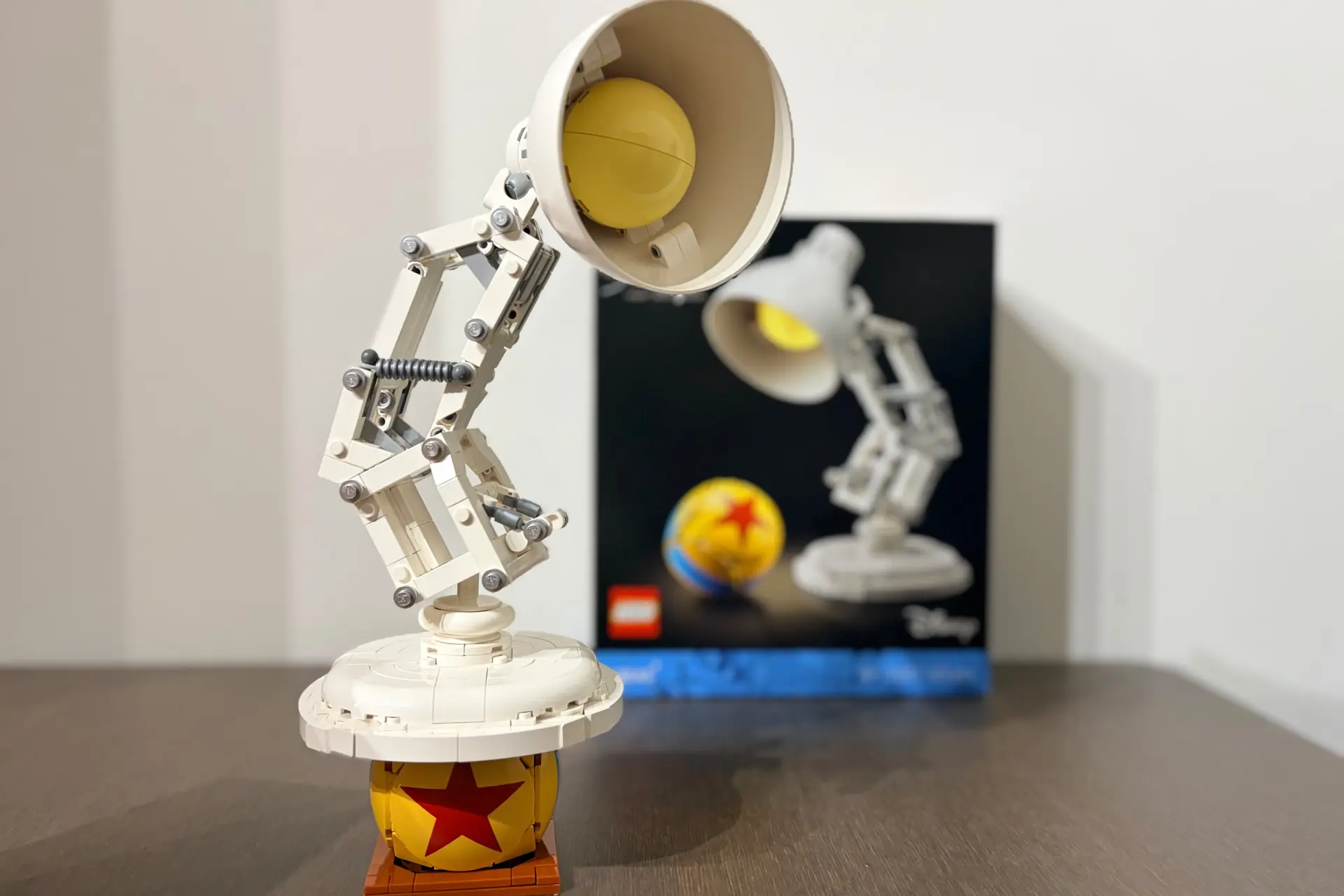 LEGO Luxo Jr Review: Iconisch design, maar hoe zit het met de bouwervaring?