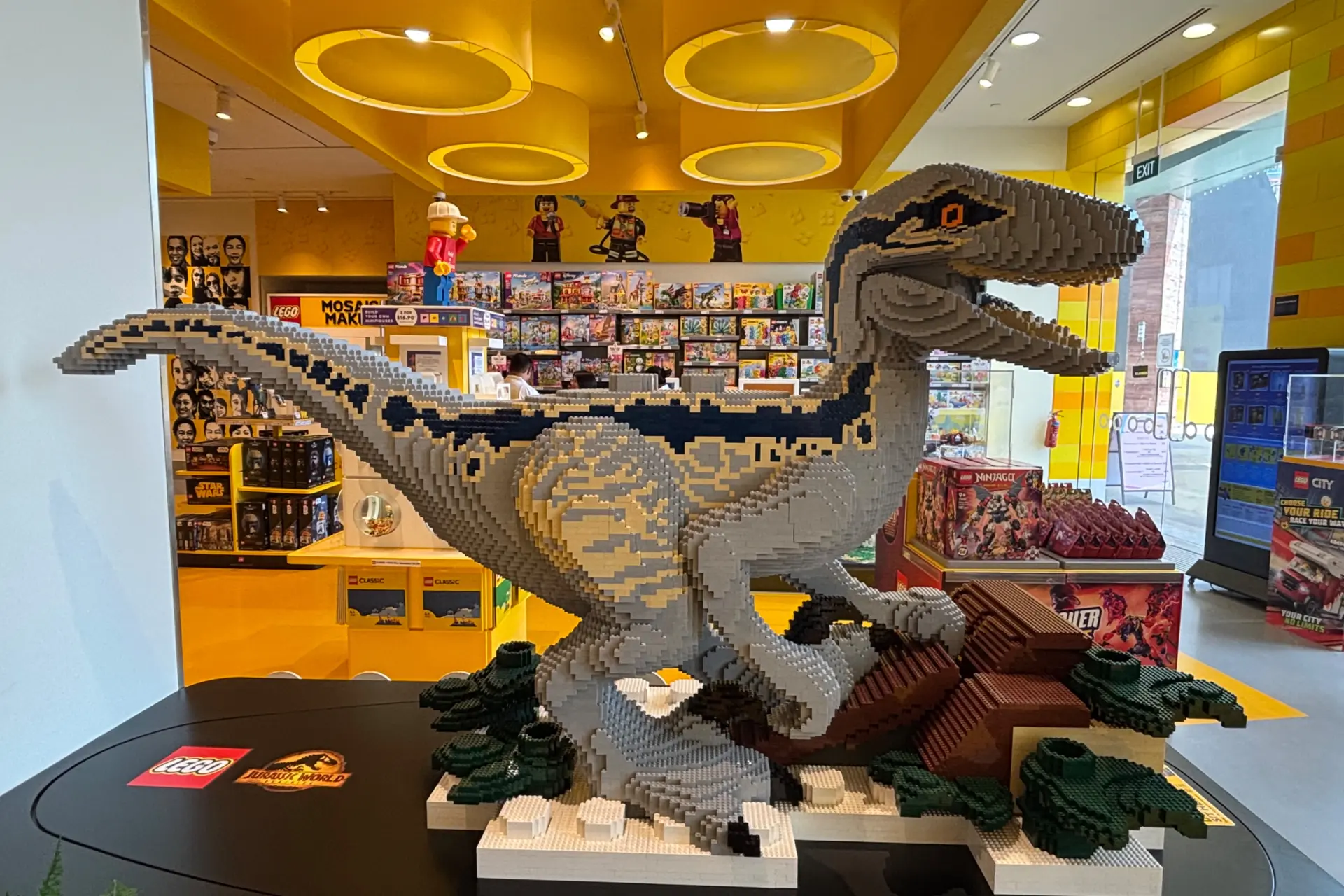 Deze LEGO Store is van buiten al indrukwekkend, maar binnen een attractie op zich (sfeerverslag)