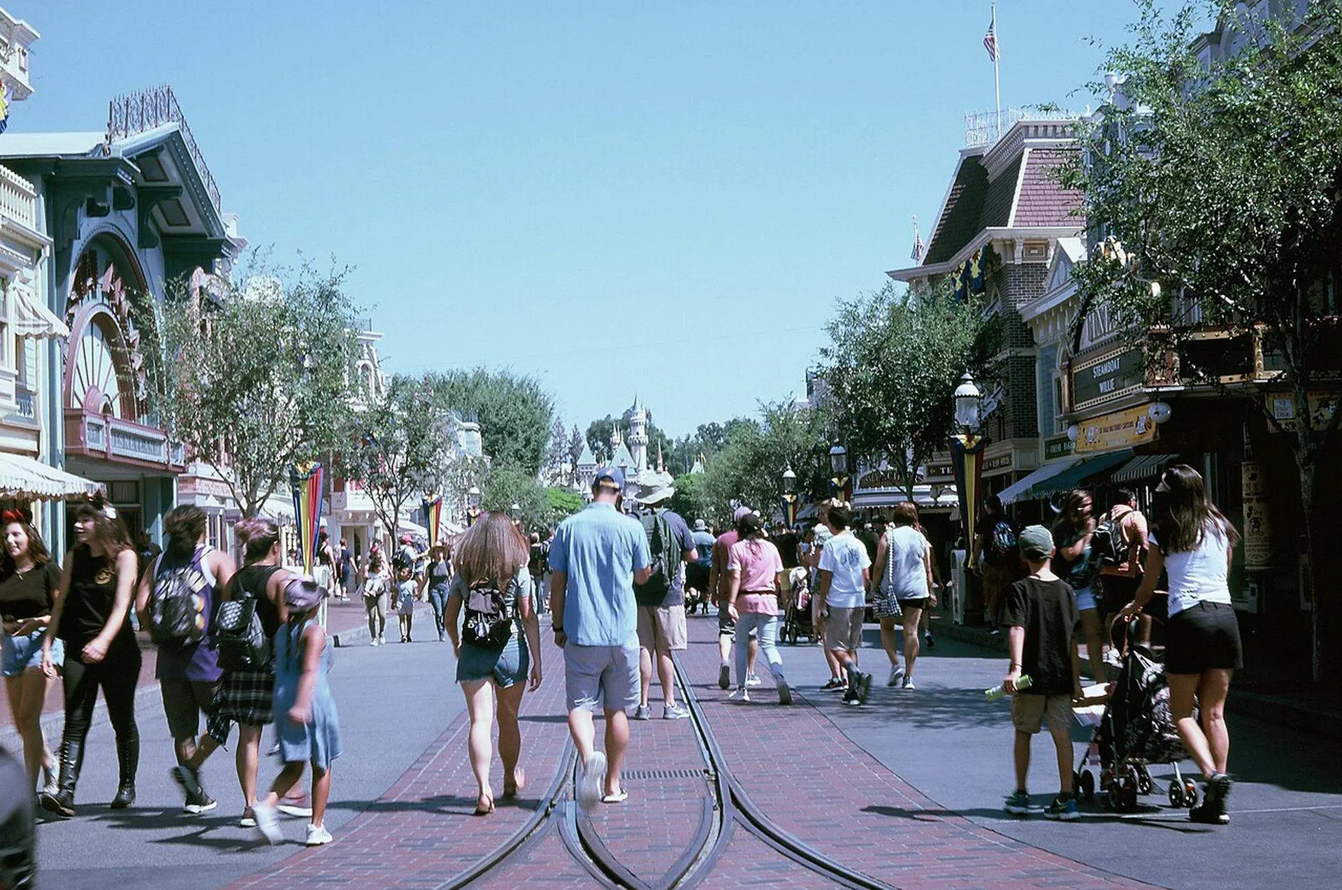 LEGO bouwt Disneys Main Street USA na en bouwt er een grote set van