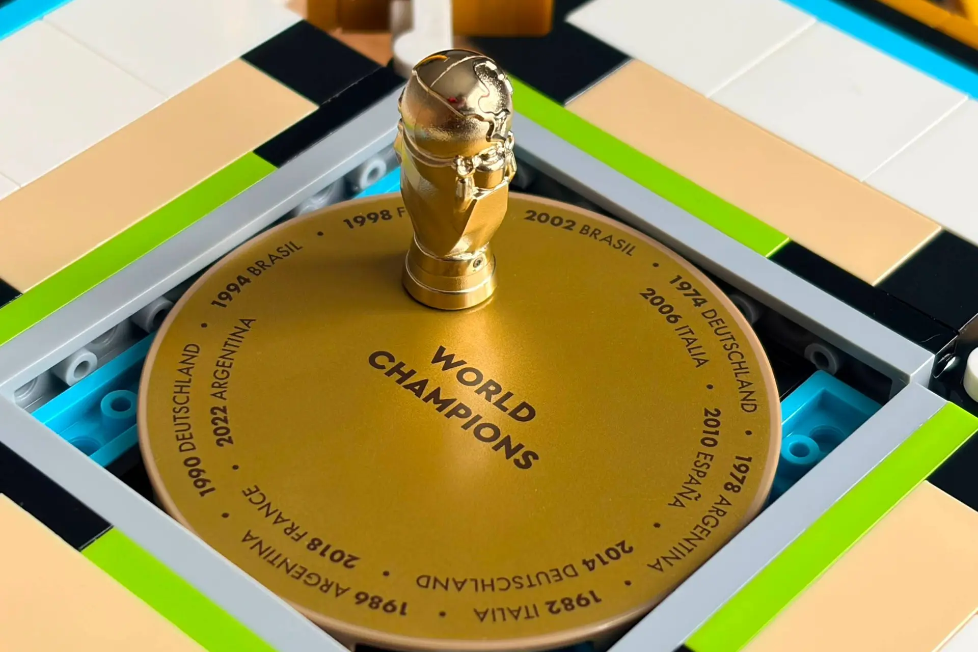 Review: LEGO Editions 43020 Officiële FIFA World Cup trofee is bijna de perfecte overwinning