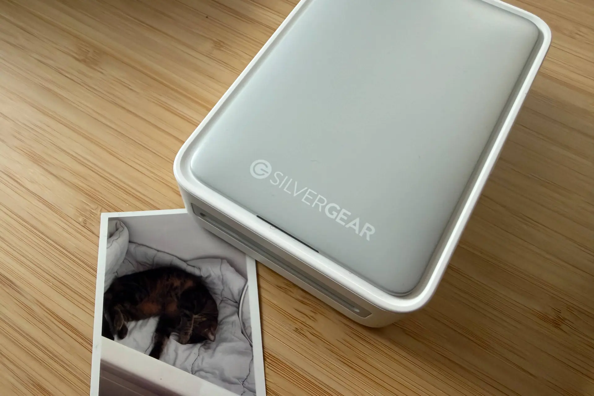 Review: Action verkoopt deze mini-fotoprinter voor een prikkie en onze telefoonfoto’s zagen er ineens een stuk leuker uit