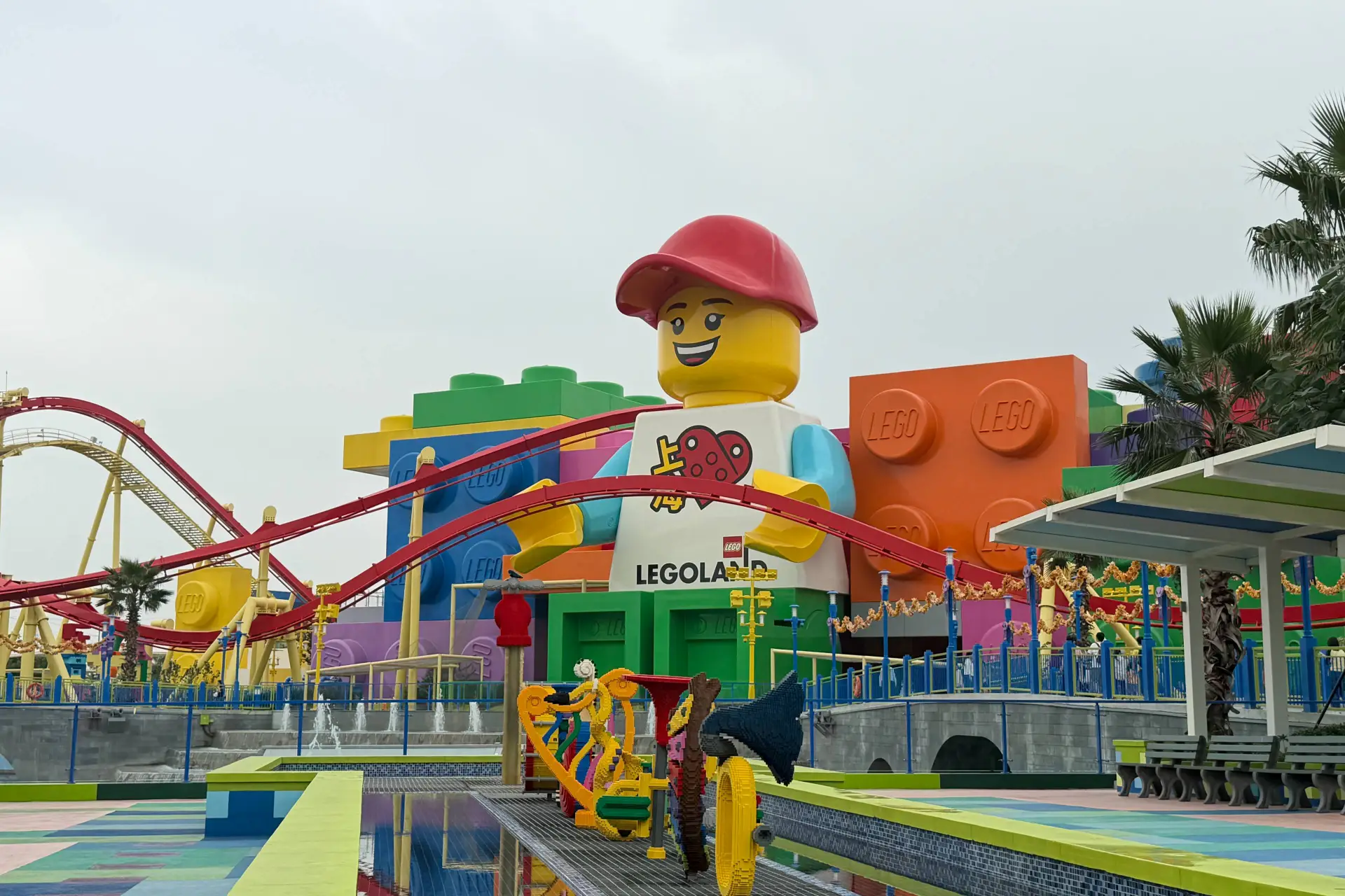 LEGO-minifiguur breekt alle records en torent boven LEGOLAND uit