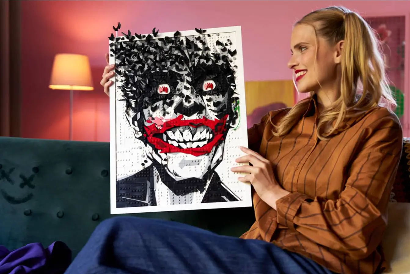 LEGO verandert iconische Joker-cover in spectaculaire set, maar er is meer aan de hand