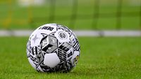 AZ, Twente en Feyenoord winnen eerste Eredivisiewedstrijd, Volendam pakt knap punt bij Groningen
