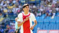 Video: Álvarez heet boezemvriend Sánchez welkom bij Ajax