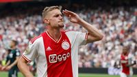 Wervelend Ajax pakt koppositie dankzij ruime zege op FC Groningen