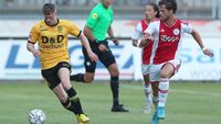Jong Ajax weet niet te overtuigen en gaat na knullig penaltymoment onderuit in Kerkrade