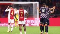 Ajax verzuimt te profiteren van misstap PSV en speelt gelijk