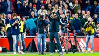 Gravenberch neemt afscheid bij Ajax: 'Fans zitten gewoon in mijn hart'