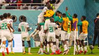 Senegal wint enerverend duel met Ecuador en volgt Nederland naar knock out-fase van WK