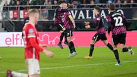 AZ en FC Utrecht delen punten na bizar duel in Alkmaar