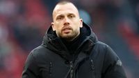 Heitinga sprak met Mislintat: 'Weet niet of hij met andere trainers in gesprek is'