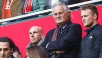 Rondom Ajax: Supporters maken statement: 'RvC out'