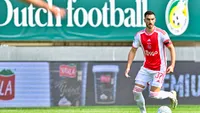 Sutalo was direct aanvoerder tijdens Ajax-debuut: 'Ik schrok wel een beetje dat ik direct de band kreeg'