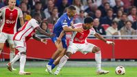 NB: 'Ajax kan voortborduren op het middenveld na rust'