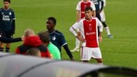 Ajax verlengt contract Van der Vaart (18) tot medio 2029