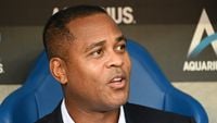 Kluivert staat voor nieuwe klus; oud-spits aangesteld als bondscoach van Indonesië