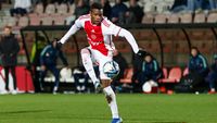 Idumbo Muzambo ziet talenten kansen krijgen in Ajax 1: 'Het geeft me hoop'
