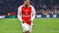 Rondom Ajax: Bergwijn enige Ajacied in Eredivisie Elftal van de Maand