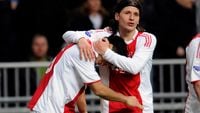 Rondom Ajax: Ajax lijkt nieuwe thuisshirt aan te kondigen