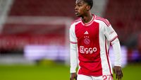 Van Axel Dongen kan weer vrijuit spelen bij Jong Ajax: 'Ik voel me lekker en fit'